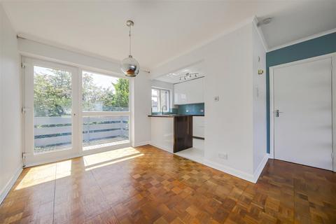 7, Cranebrook Manor Road, Twickenham, TW2 5DJ