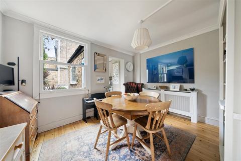 47 Albion Road, Twickenham, TW2 6QJ