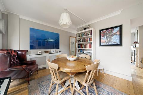 47 Albion Road, Twickenham, TW2 6QJ
