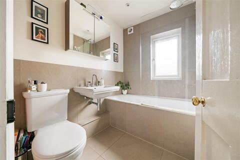 47 Albion Road, Twickenham, TW2 6QJ