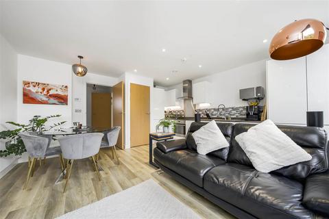 2 bedroom apartment for sale, Holly Road, Twickenham