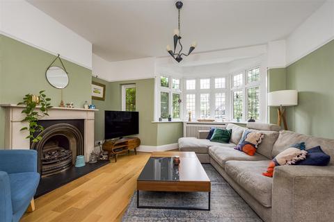 17 Cross Deep Gardens, Twickenham, TW1 4QZ