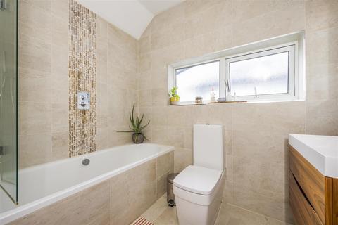 17 Cross Deep Gardens, Twickenham, TW1 4QZ