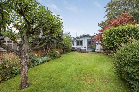 17 Cross Deep Gardens, Twickenham, TW1 4QZ