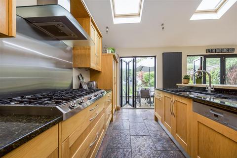 17 Cross Deep Gardens, Twickenham, TW1 4QZ