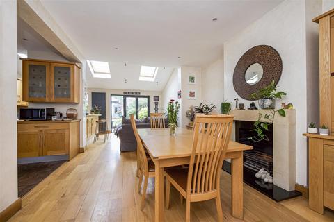 17 Cross Deep Gardens, Twickenham, TW1 4QZ