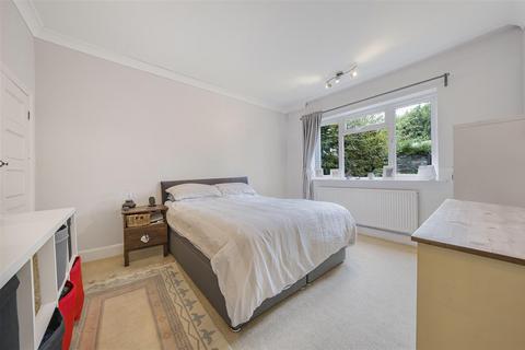 74 Selkirk Road, Twickenham, TW2 6PU