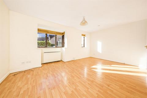 273 Varsity Drive, Twickenham, TW1 1AP