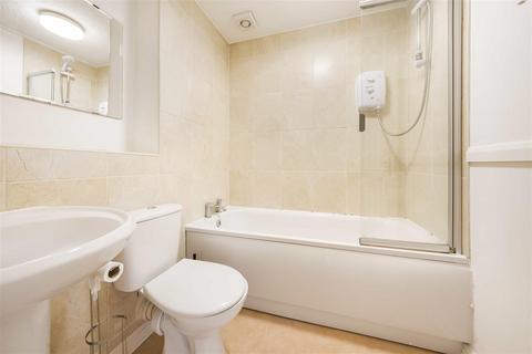 273 Varsity Drive, Twickenham, TW1 1AP