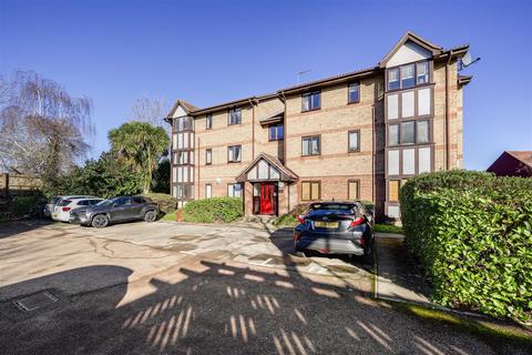 273 Varsity Drive, Twickenham, TW1 1AP