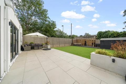53 Meadway, Twickenham, TW2 6PG