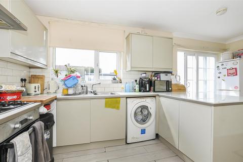 21 Beech Way, Twickenham, TW2 5JS