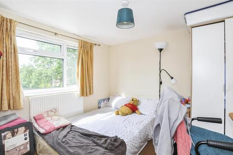 21 Beech Way, Twickenham, TW2 5JS