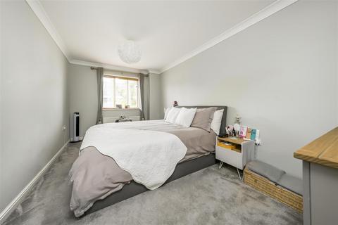 2 bedroom apartment for sale, Cherry Tree House, Twickenham