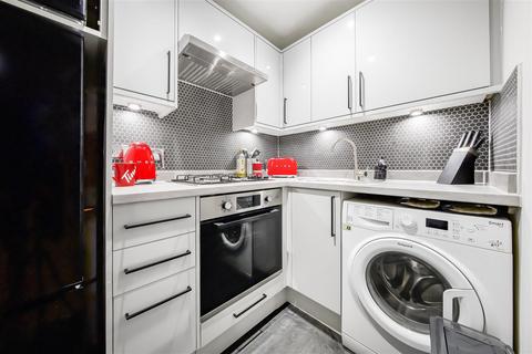 Flat 1, 4 Waldegrave Park, Twickenham, TW1 4TE