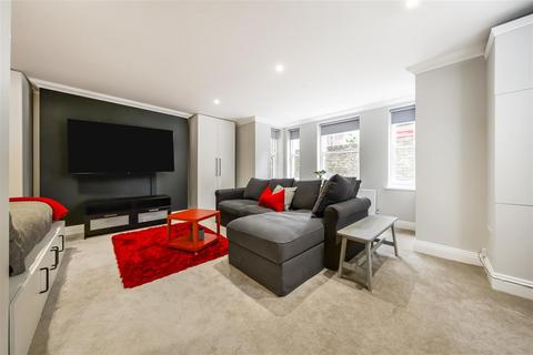 Flat 1, 4 Waldegrave Park, Twickenham, TW1 4TE