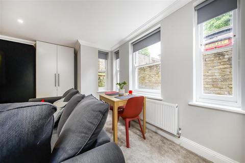 Flat 1, 4 Waldegrave Park, Twickenham, TW1 4TE