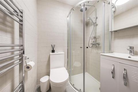 Flat 1, 4 Waldegrave Park, Twickenham, TW1 4TE