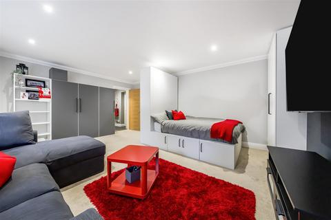 Flat 1, 4 Waldegrave Park, Twickenham, TW1 4TE