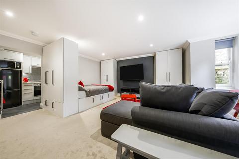 Flat 1, 4 Waldegrave Park, Twickenham, TW1 4TE