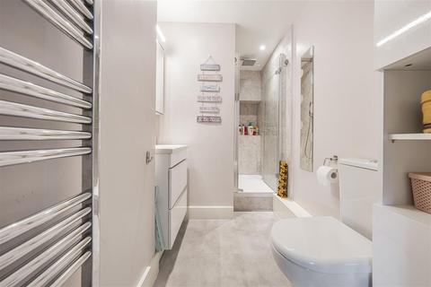105 Andover Road, Twickenham, TW2 6PA