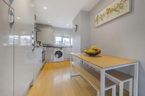 105 Andover Road, Twickenham, TW2 6PA