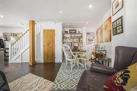 2 bedroom end of terrace house for sale, Colne Road, Twickenham