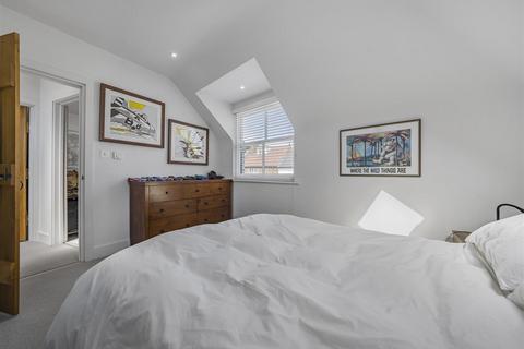 77 Colne Road, Twickenham, TW2 6QL