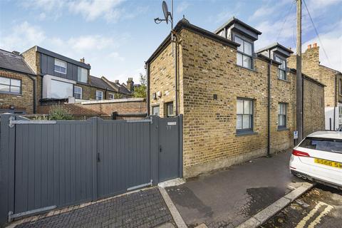 77 Colne Road, Twickenham, TW2 6QL
