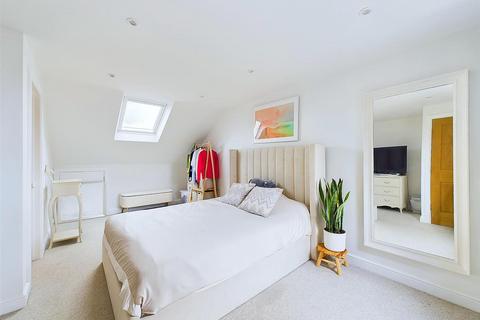 39 Gothic Road, Twickenham, TW2 5EH