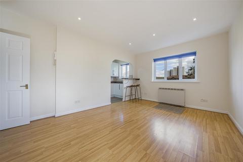 185 Varsity Drive, Twickenham, TW1 1AL