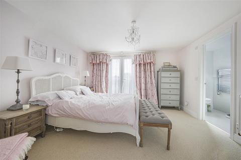 4 bedroom semi-detached house for sale, Russell Road, Twickenham