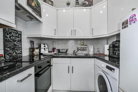 Flat 1, 1 Seaton Close, Twickenham, TW2 7AS