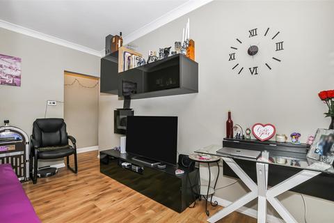 Flat 1, 1 Seaton Close, Twickenham, TW2 7AS