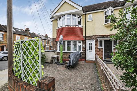 Flat 1, 1 Seaton Close, Twickenham, TW2 7AS