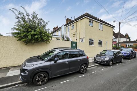 Flat 1, 1 Seaton Close, Twickenham, TW2 7AS