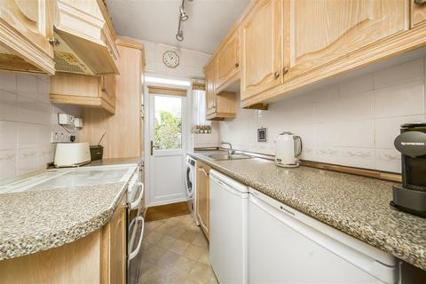 74 Devon Avenue, Twickenham, TW2 6PW