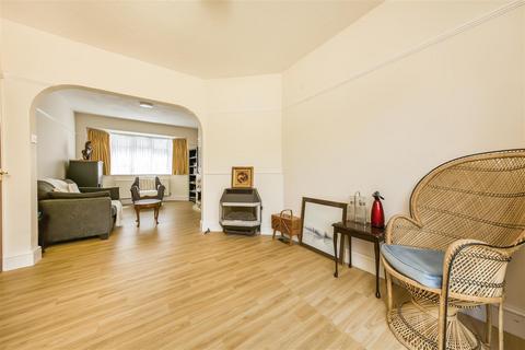 74 Devon Avenue, Twickenham, TW2 6PW