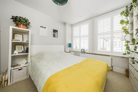 9 Prospect Crescent, Twickenham, TW2 7EB