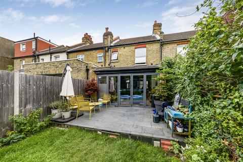 9 Prospect Crescent, Twickenham, TW2 7EB