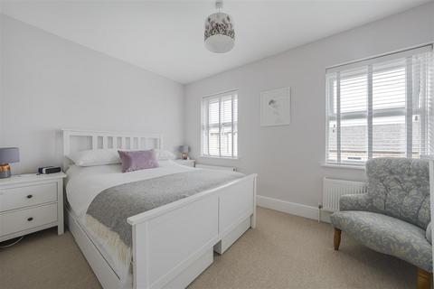 13 May Road, Twickenham, TW2 6QW