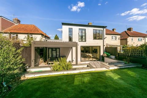 27 Meadway, Twickenham, TW2 6PG