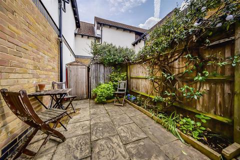 177 Colne Road, Twickenham, TW2 6RA