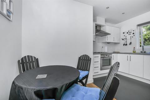 2 bedroom apartment for sale, Langhorn Drive, Twickenham