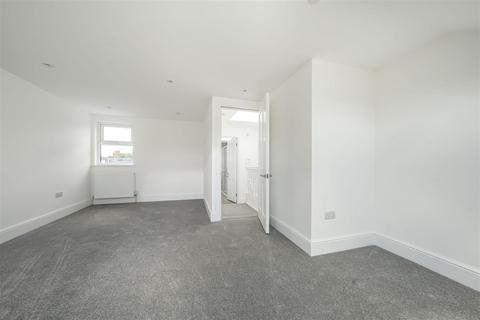 2 bedroom apartment for sale, Latham Road, Twickenham