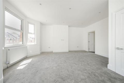 2 bedroom apartment for sale, Latham Road, Twickenham