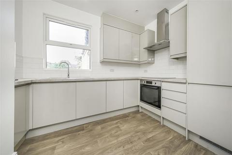 2 bedroom apartment for sale, Latham Road, Twickenham