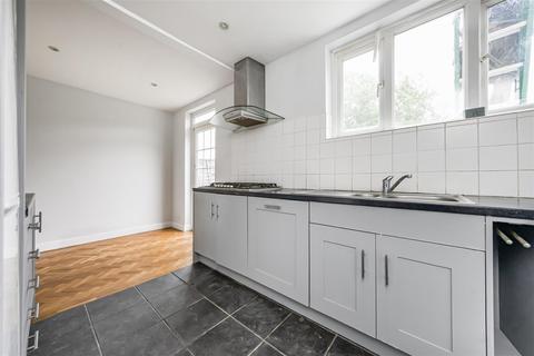 3 bedroom semi-detached house for sale, Beech Way, Twickenham