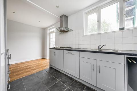 58 Beech Way, Twickenham, TW2 5JS