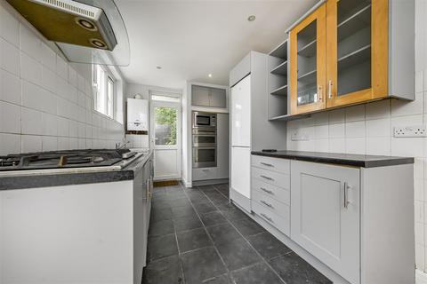 58 Beech Way, Twickenham, TW2 5JS